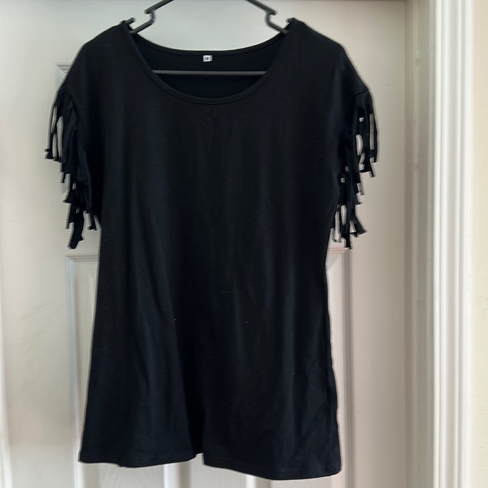 Women’s Medium fringed Tshirt - New without tags